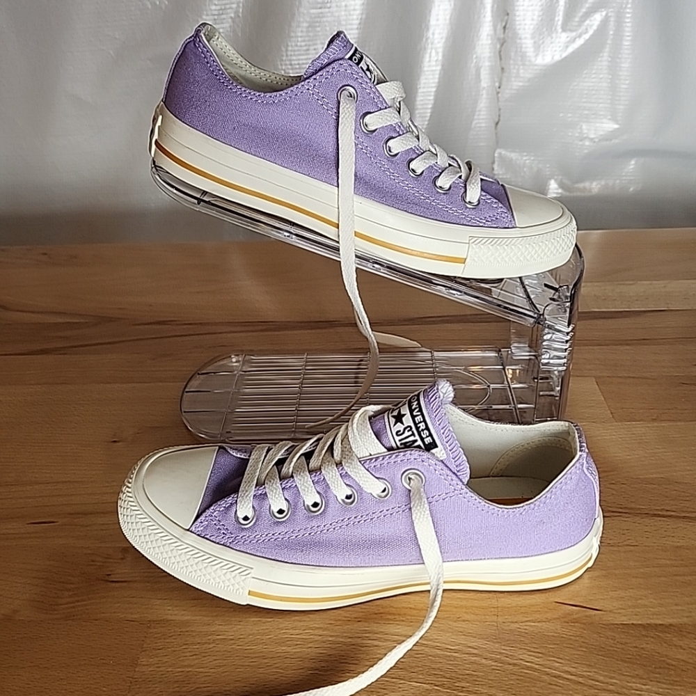 Converse Chuck Taylor All Star Low Lavender 165693C Canvas Sneakers Women 6.5 - Picture 2 of 9